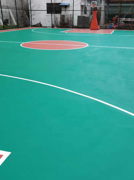 莱州 球场长期使用易出现地面开裂